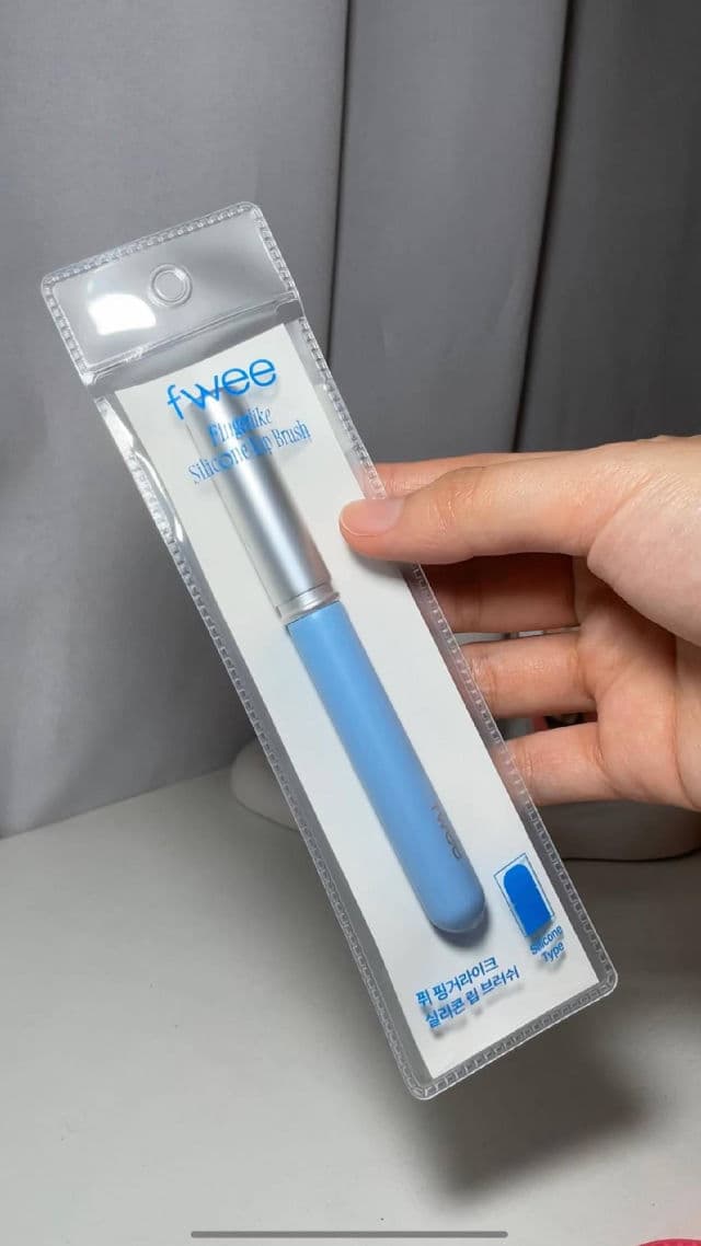 fwee Fingerlike Silicone Lip Brush review photo by grwashii