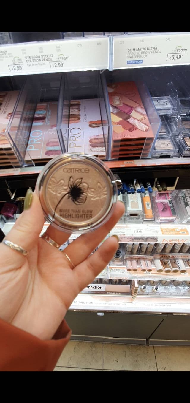 Catrice 020 Supreme Rose Beam review photo by GlamHuis