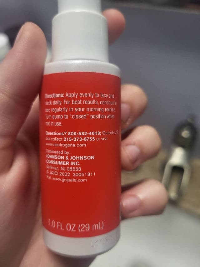 Neutrogena Stubborn Texture Niacinamide Serum review photo by Char00