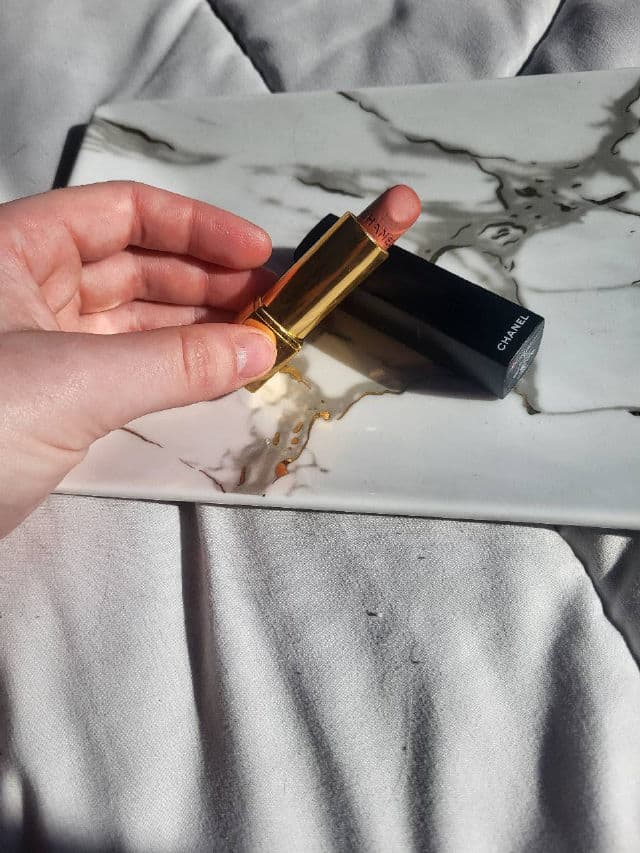 Chanel Rouge Allure Velvet review photo by Char00