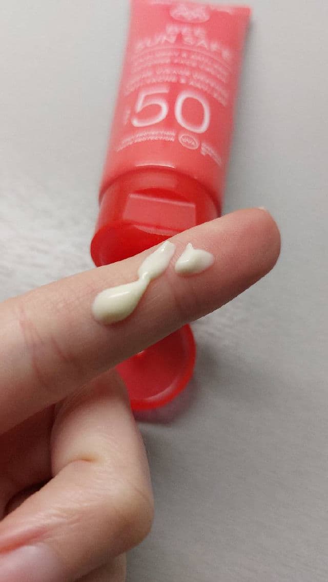 Apivita Bee Sun Safe Anti-Spot & Anti-Age Defense Face Cream SPF50 review photo by RedMarine28