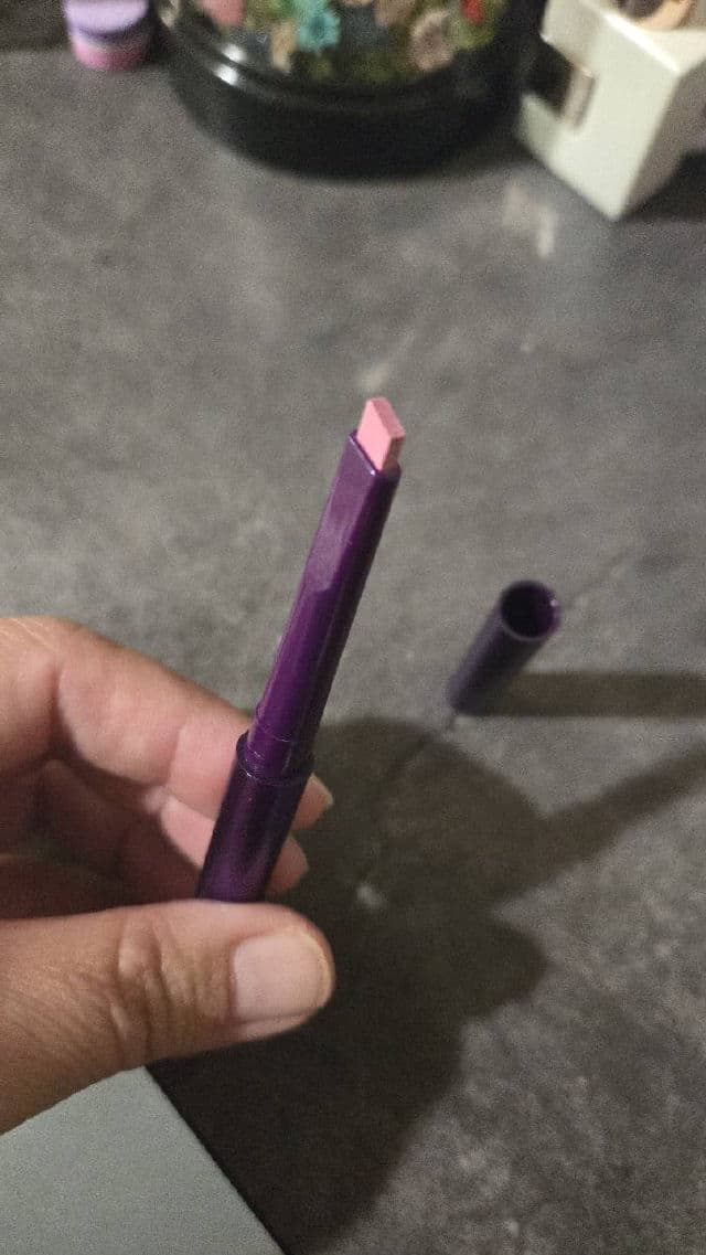 CoverGirl Simply Ageless Lip Flip Liner 230 Amazing Petal review photo by luvmeeh89