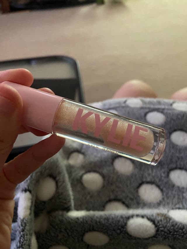 KYLIE SKIN Lip Oil  review photo by monikalovesuu93