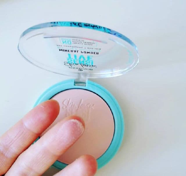 Essence Skin Lovin' Sensitive Mineral Powder review photo by beautyismygossip