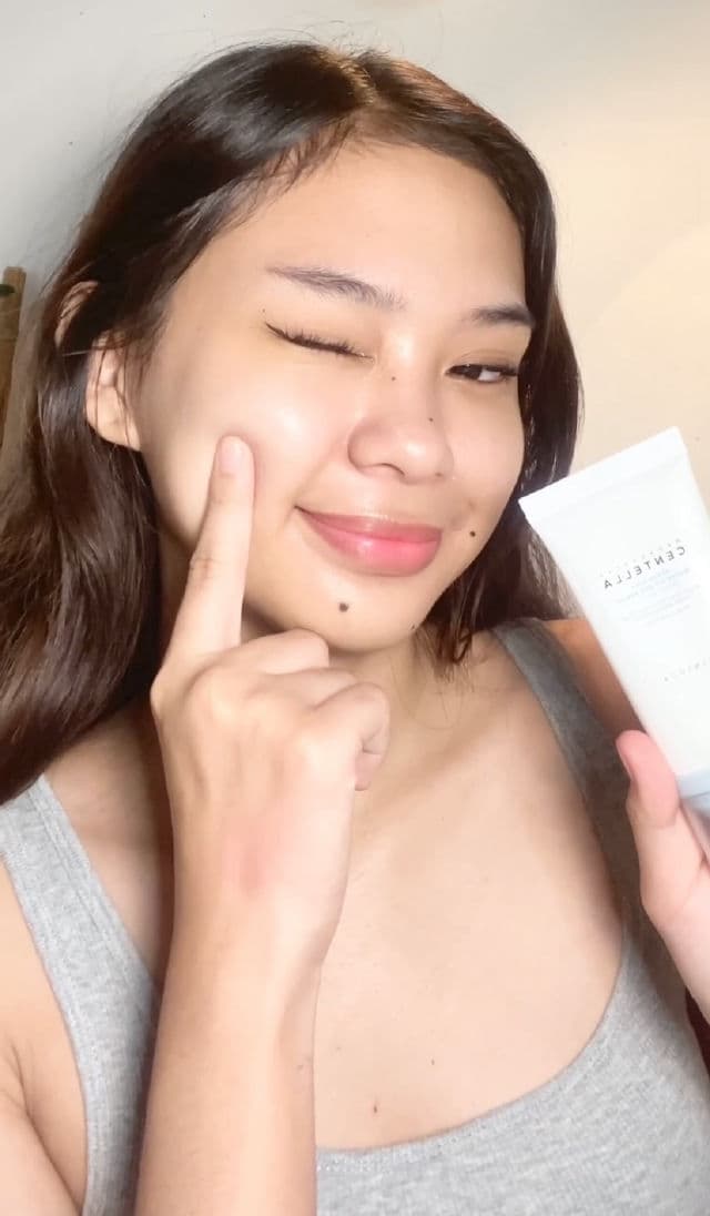 SKIN1004 Madagascar Centella Hyalu-Cica Water-Fit Sun Serum SPF50+ PA++++ review photo by Kyeugc