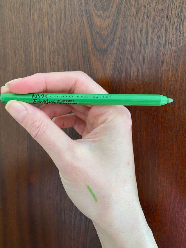 Nyx Cosmetics Epic Wear Waterproof Eyeliner Stick - 08 Pitch Black review photo by Dziosefina40