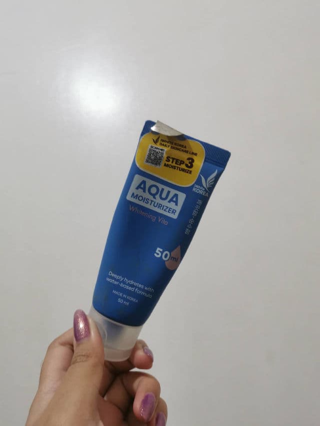 iWhite Korea Aqua Moisturizer Whitening Vita review photo by EfeyCM