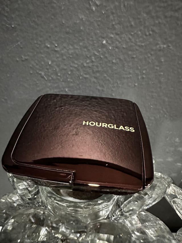 Hourglass Cosmetics Euphoric Strobe Light review photo by Anna17