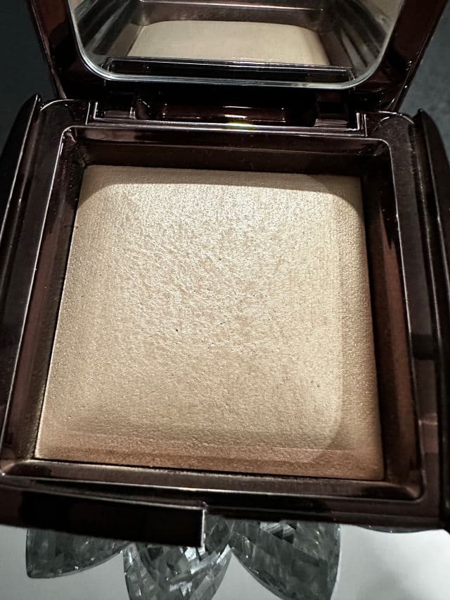 Hourglass Cosmetics Euphoric Strobe Light review photo by Anna17