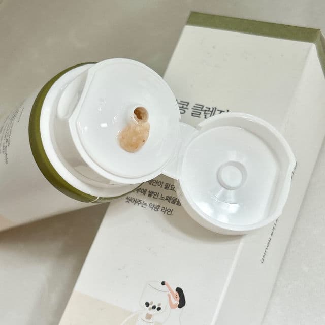 Round Lab Soybean Cleanser review photo by naynshi