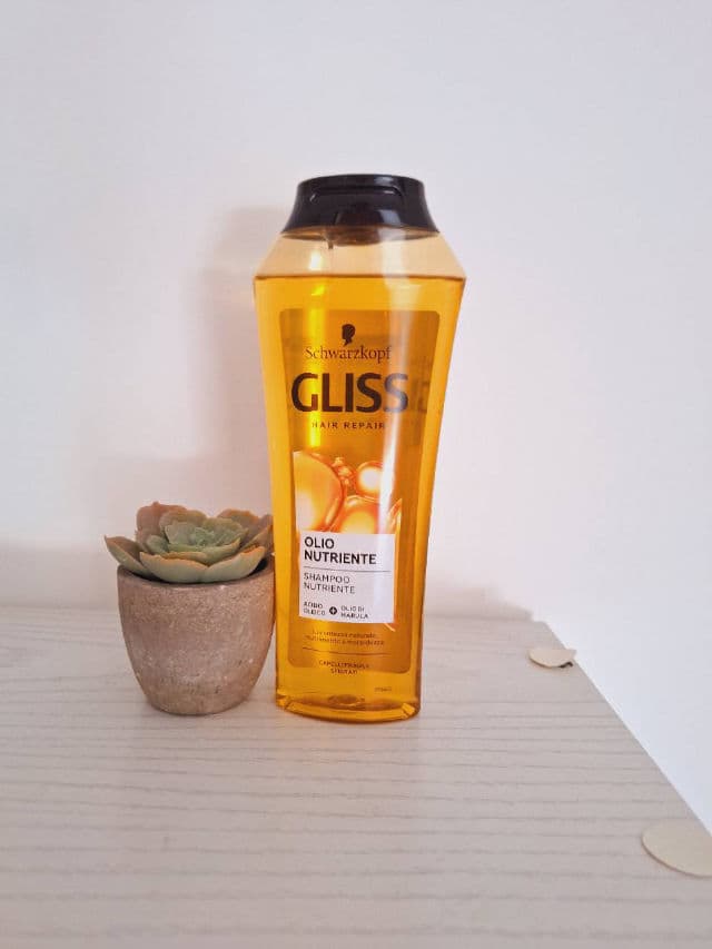 Schwarzkopf Gliss Oil Nutritive Nourish Shampoo review photo by angelaemike90