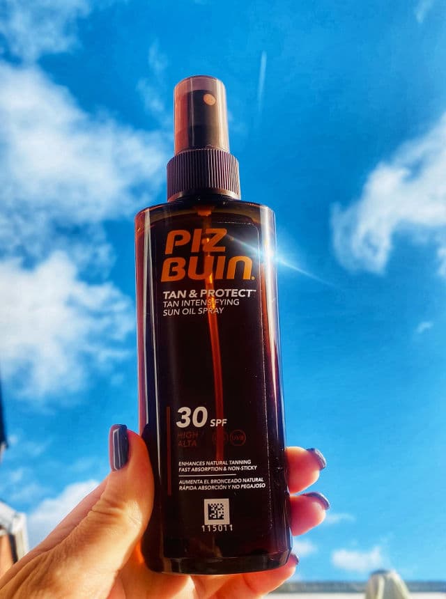 Piz Buin Tan & Protect Tan Intensifying Sun Oil Spray SPF30 review photo by testingone2three