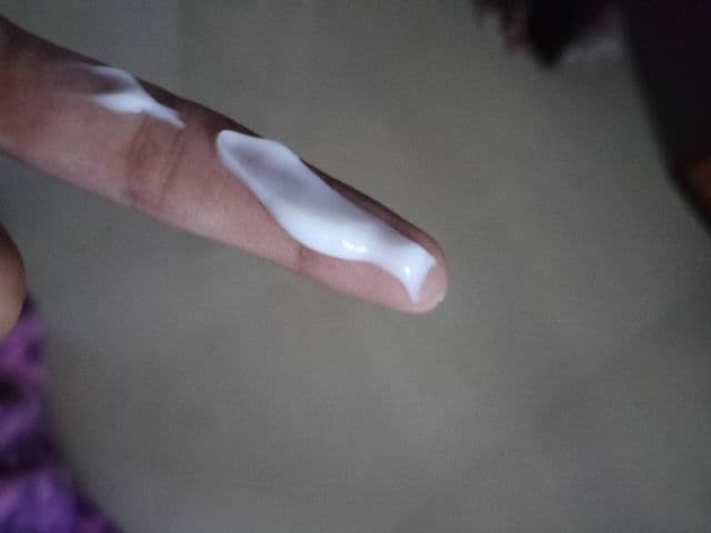 Azarine Calm My Acne Sunscreen Moisturiser SPF35 PA+++ review photo by ChuyXxs