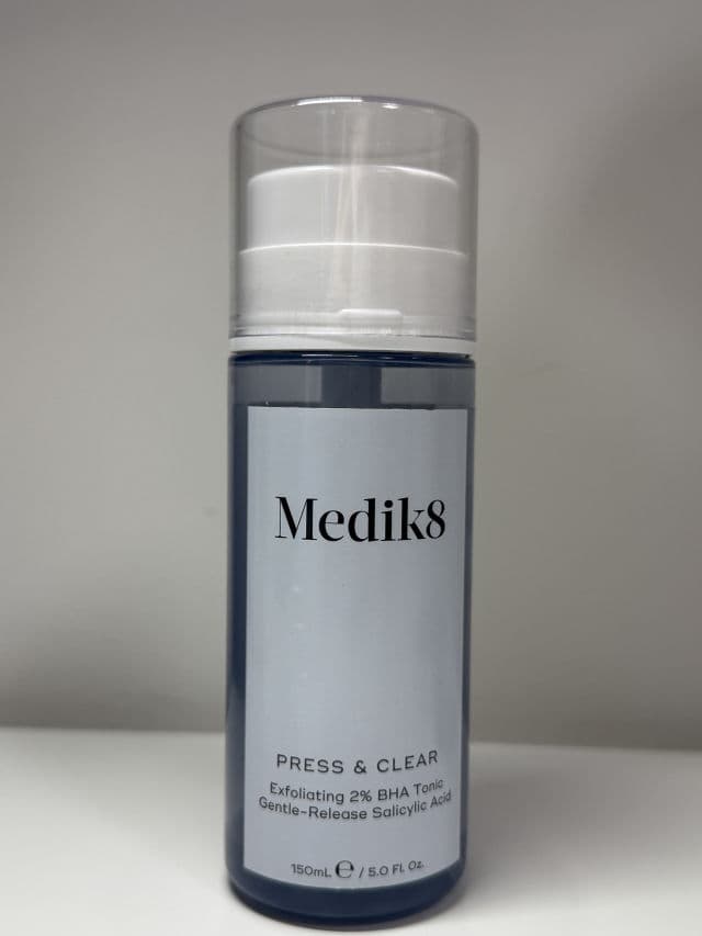 Medik8 Press & Clear Exfoliating 2% BHA Tonic Gentle-Release Salicylic Acid review photo by naskwi