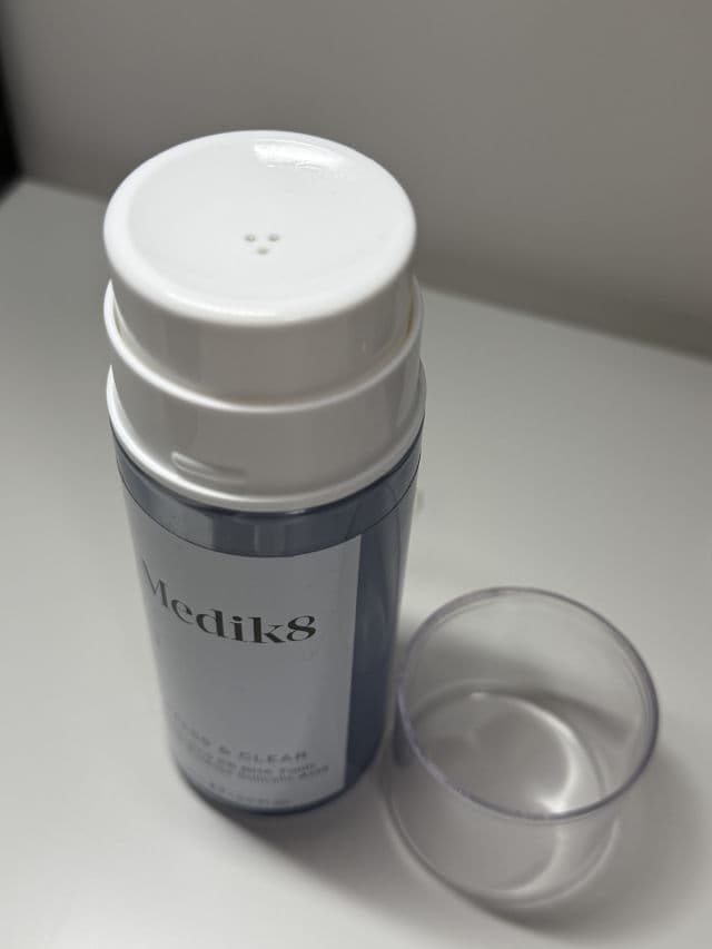 Medik8 Press & Clear Exfoliating 2% BHA Tonic Gentle-Release Salicylic Acid review photo by naskwi