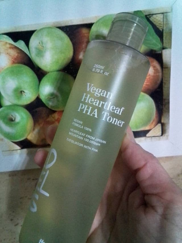 The Onleaf Vegan Heartleaf PHA Toner review photo by Janete