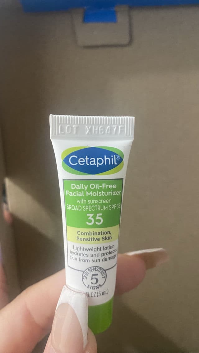 Cetaphil Daily Oil-Free Facial Moisturizer SPF 35 review photo by CorieHoopz