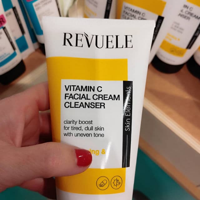 Revuele Vitamin C Facial Cream Cleanser review photo by lurayo