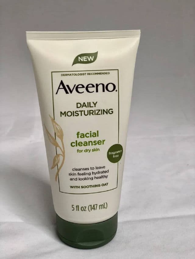 Aveeno Daily Moisturizing Facial Cleanser for Dry Skin review photo by Yency93