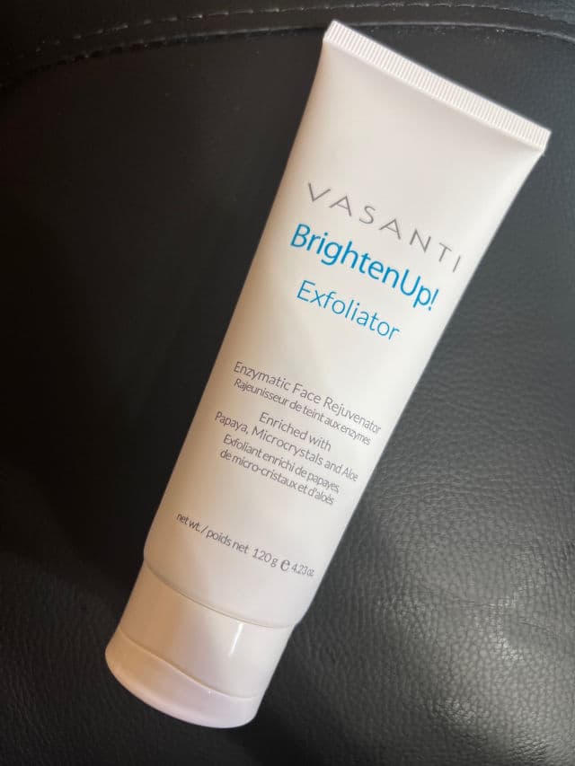 Vasanti Brighten Up! Enzymatic Face Rejuvenator review photo by maroxnaimi