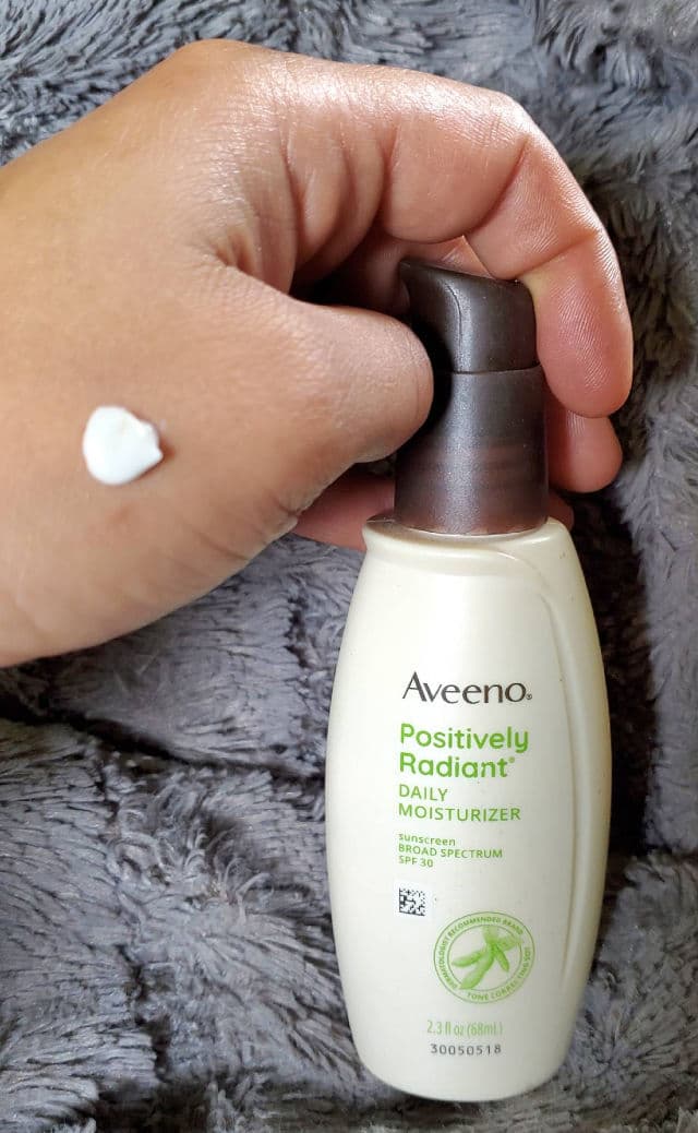 Aveeno Positively Radiant Daily Moisturizer SPF 30 review photo by Christinabaresitall