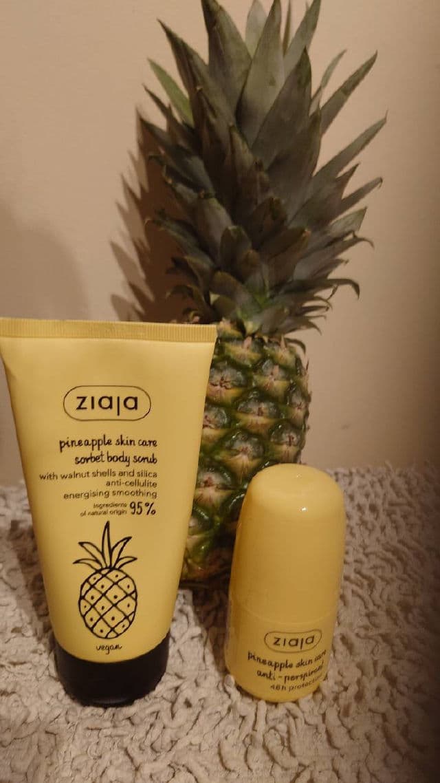 Ziaja Pineapple Skin Care Sorbet Body Scrub review photo by AgeesEasel 