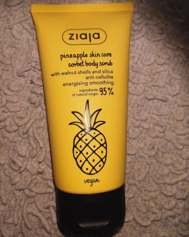 Ziaja Pineapple Skin Care Sorbet Body Scrub review photo by AgeesEasel 