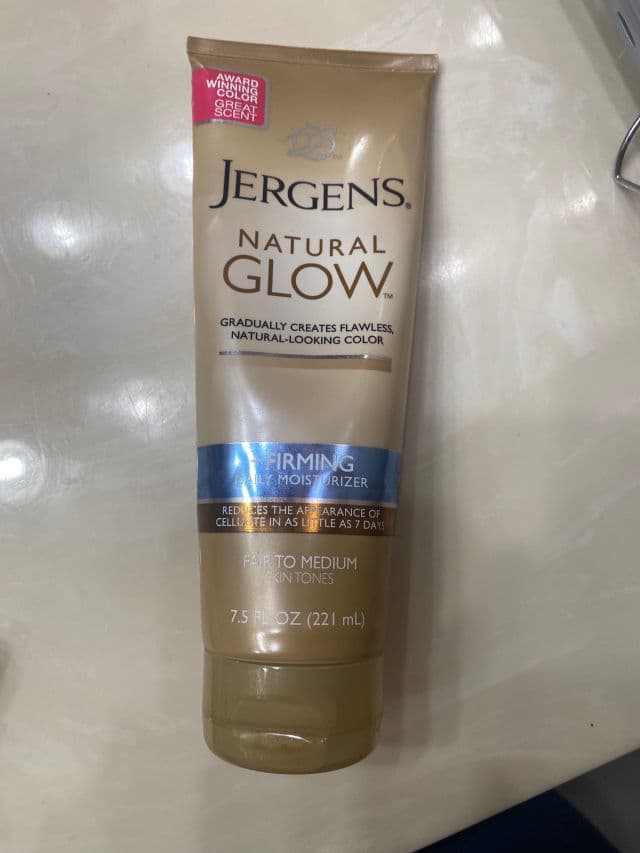Jergens Natural Glow Revitalizing Daily Moisturizer Fair to Medium review photo by SammyBurch