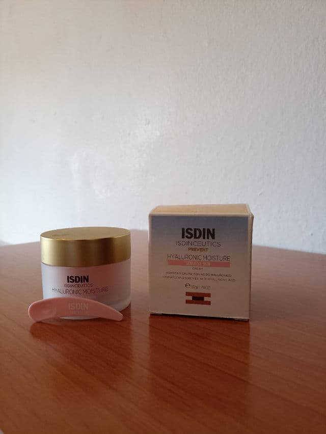 ISDIN Isdinceutics Hyaluronic Moisture - Oily and Combination Skin review photo by juanedutt