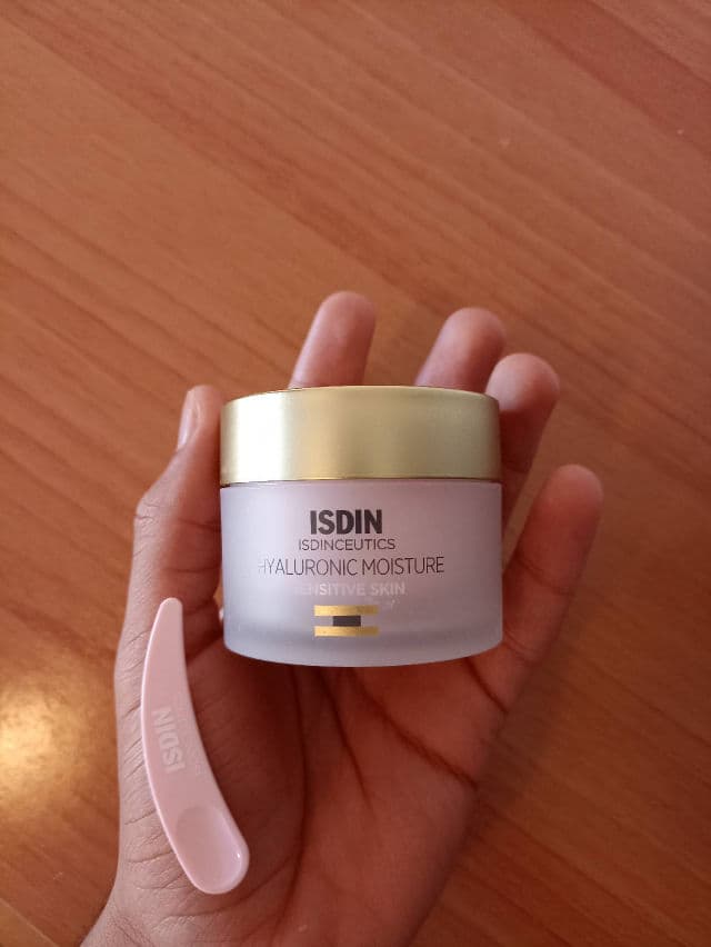 ISDIN Isdinceutics Hyaluronic Moisture - Oily and Combination Skin review photo by dleon