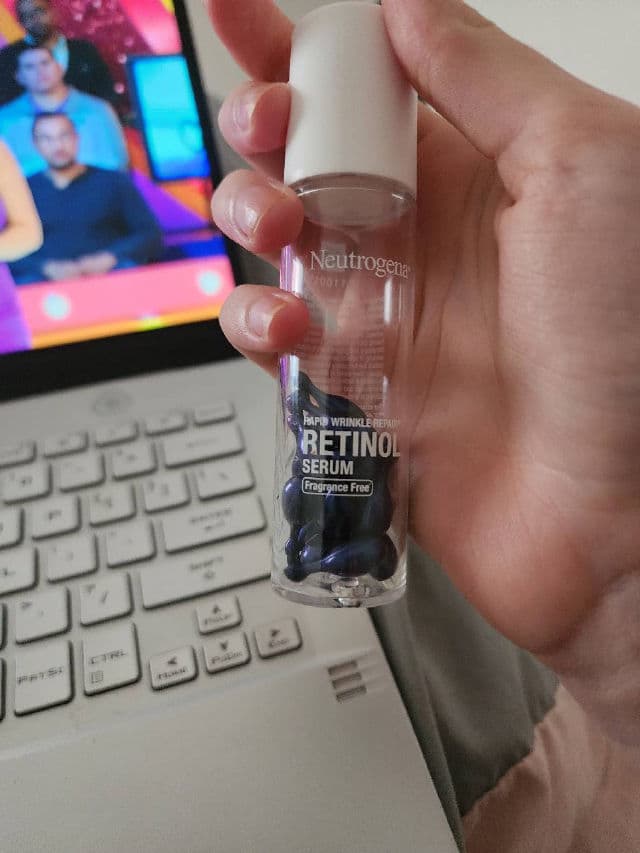 Neutrogena Rapid Tone Repair Vitamin C Serum Capsules review photo by thaliarodriguez1