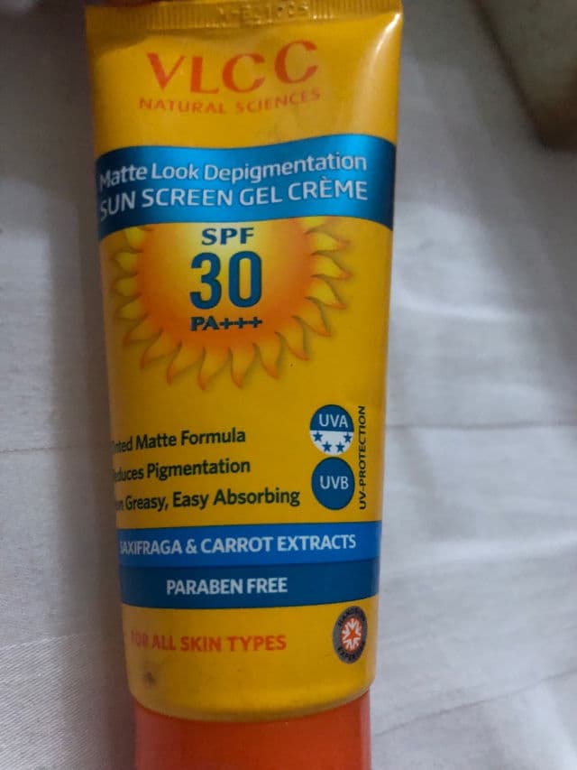 VLCC De-Tan Sunscreen Gel Creme SPF 50 review photo by Pickycarrie