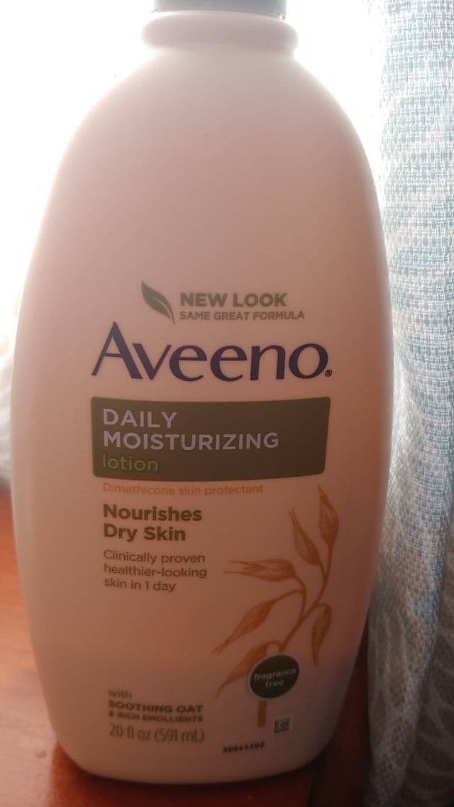 Aveeno Active Naturals Daily Moisturizing Body Wash review photo by zaheema