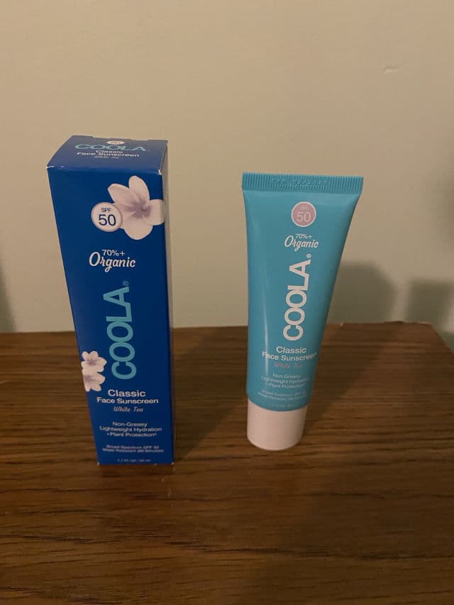Coola Classic Face Organic Sunscreen Lotion SPF 50 review photo by lucytsai