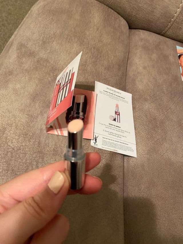 YSL Beauty 02 Healthy Glow Plumper review photo by lucytsai