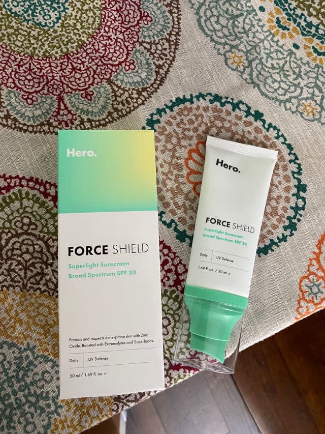Hero Cosmetics Force Shield Superlight Sunscreen SPF 30 review photo by elletsai90