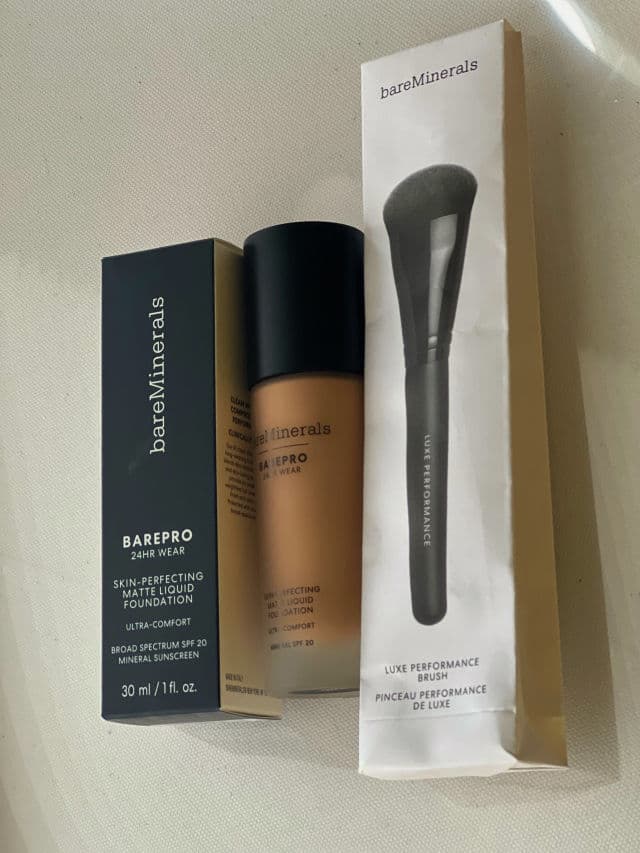 BareMinerals Bare Pro Performance Wear Liquid Foundation SPF 20 review photo by Ellecharenaj