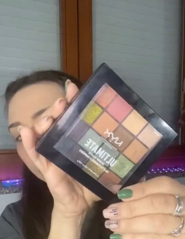 Nyx Cosmetics Ultimate Eyeshadow Palette review photo by Labeauty