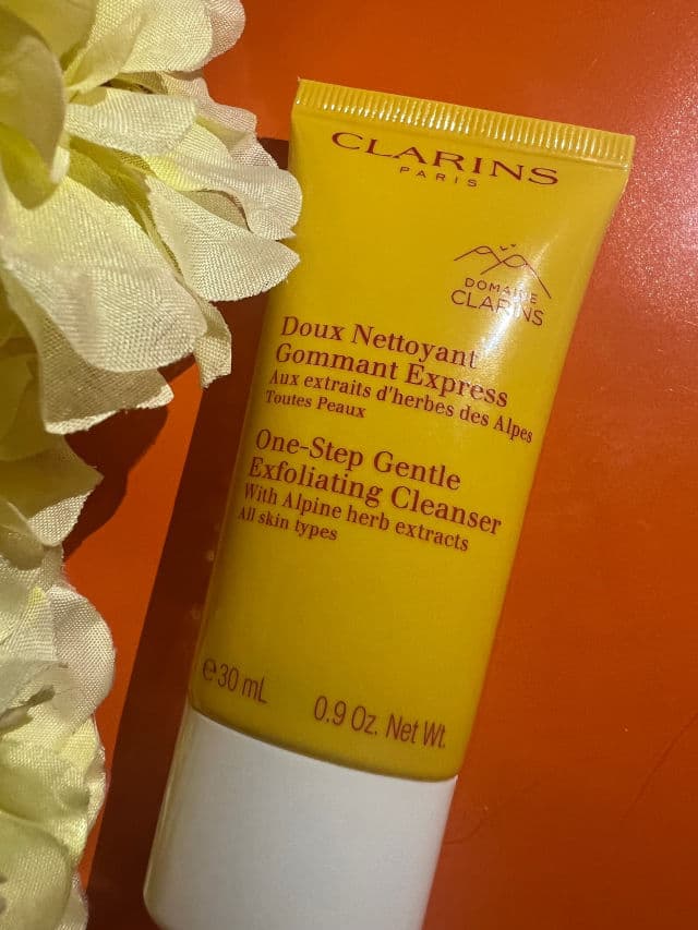 Clarins One-Step Gentle Exfoliating Cleanser review photo by lynnc355