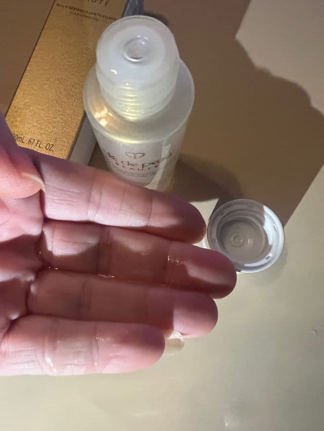 Clé de Peau Beauté Cleansing Cream Oil review photo by lynnc355