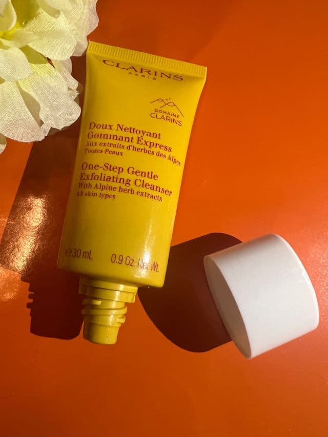 Clarins One-Step Gentle Exfoliating Cleanser review photo by lynnc355