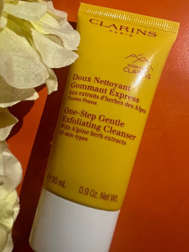 Clarins One-Step Gentle Exfoliating Cleanser review photo by lynnc355