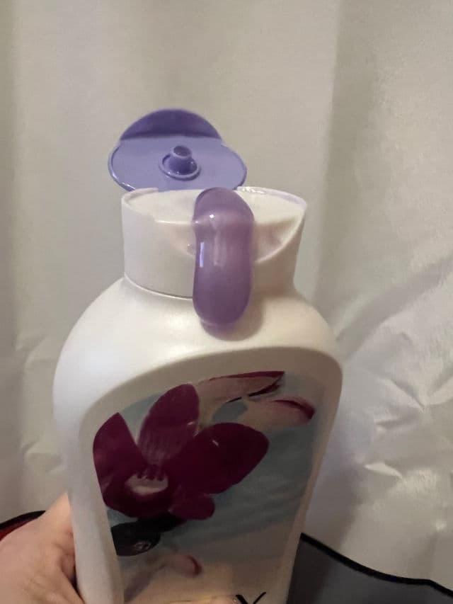 Olay Fresh Outlast Orchid & Black Currant Body Wash review photo by lynnc355