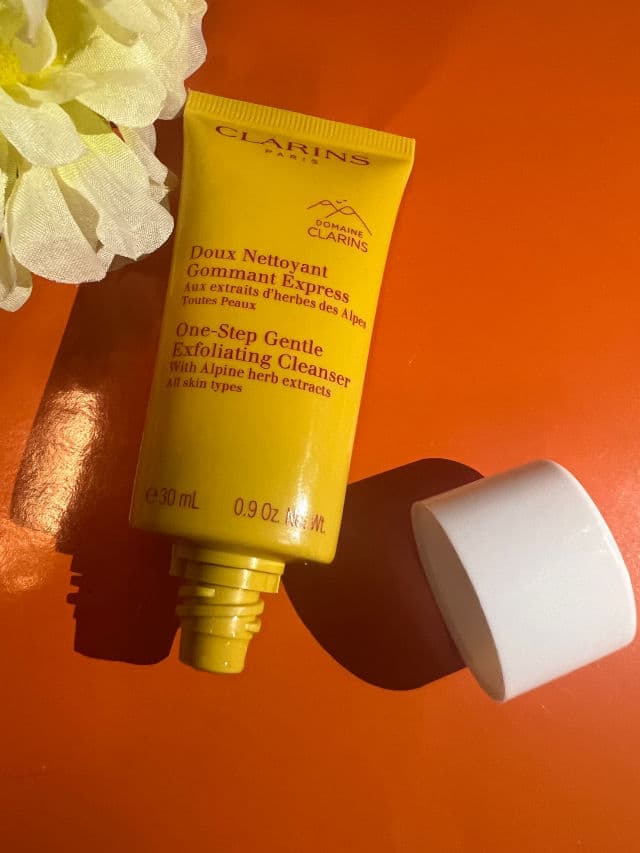 Clarins One-Step Gentle Exfoliating Cleanser review photo by lynnc355