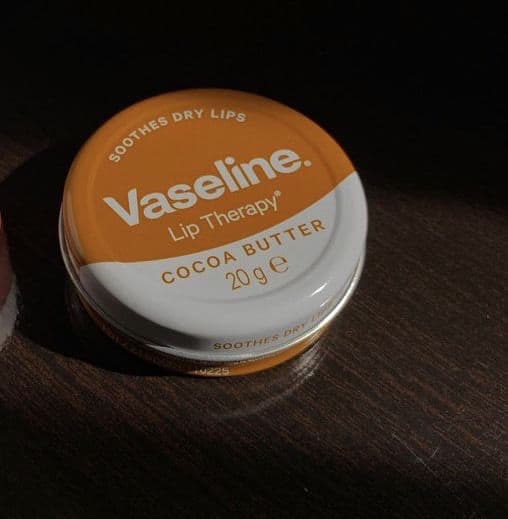Vaseline Lip Moisturizer Tin Cocoa Butter review photo by Sommito 