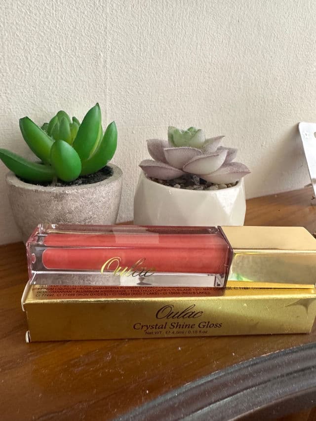 Oulac Cosmetics Illuminate review photo by Jonadawn