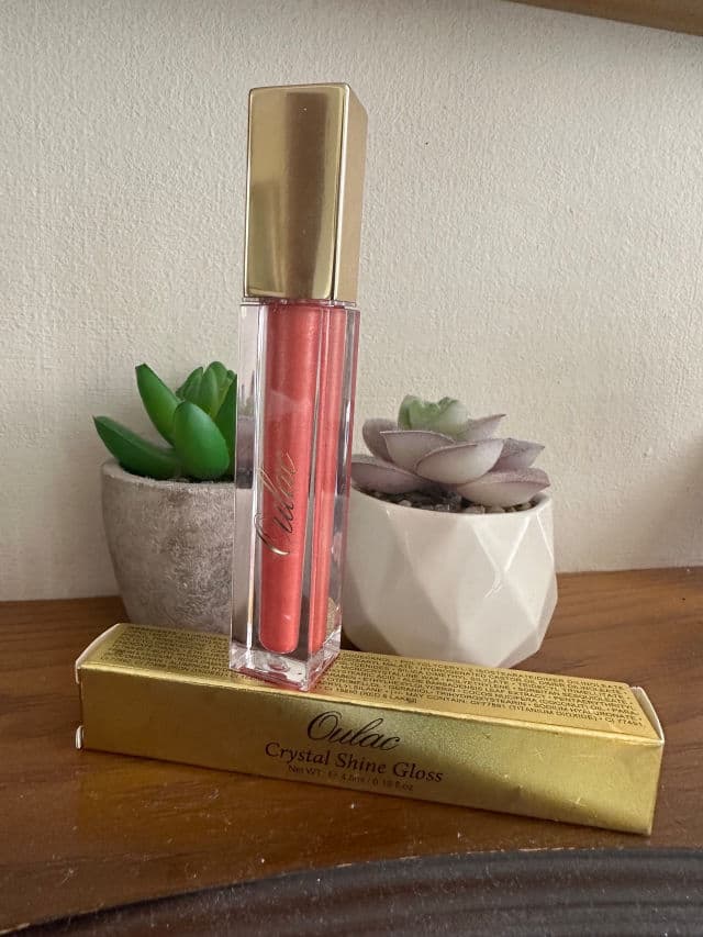 Oulac Cosmetics Illuminate review photo by Jonadawn