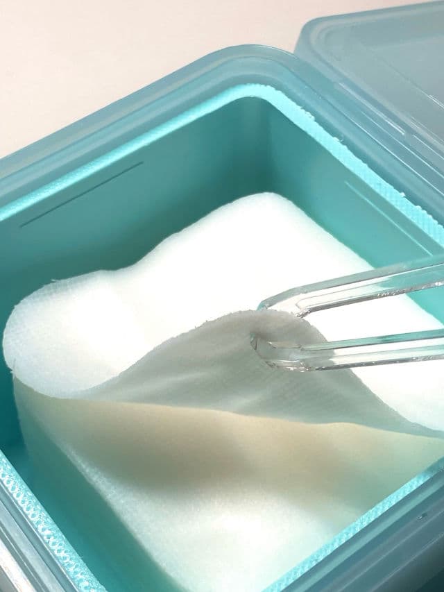 MEDIHEAL Madecassoside Blemish Pad review photo by crocuver