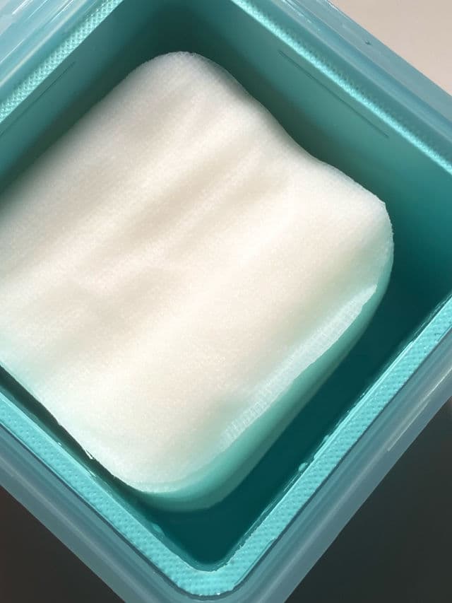 MEDIHEAL Madecassoside Blemish Pad review photo by crocuver