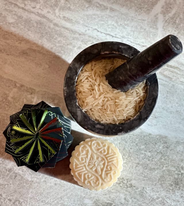 Viori Shampoo Hair-Bar Hidden Waterfall Sweet Musk Scented review photo by HonestlyNur